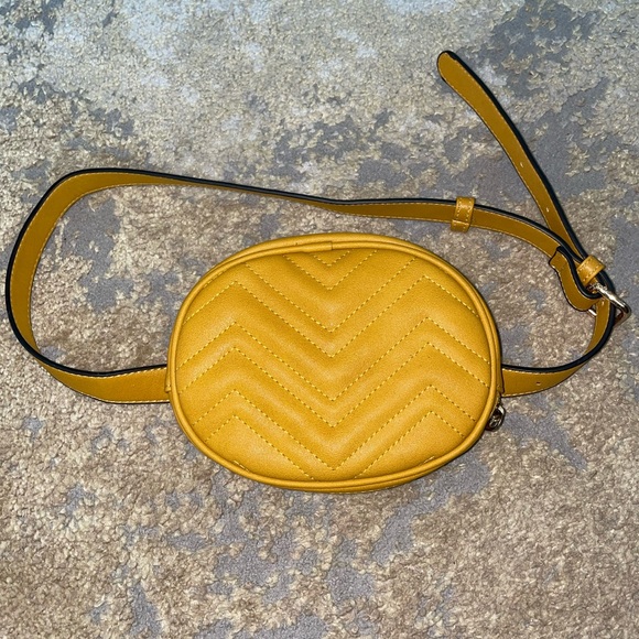 Women Yellow Fannypack Handbag - Picture 1 of 3
